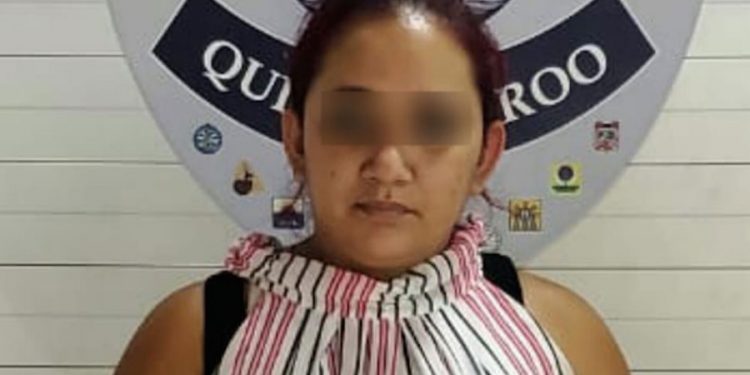 Detienen a mujer que intentaba robar en el Wal Mart de Cancún TVQROO