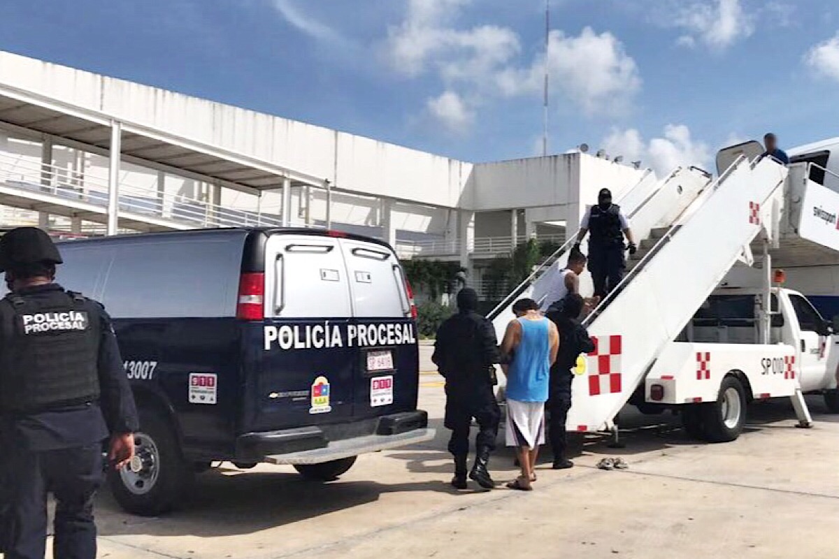 MUDAN A 10 DELINCUENTES A PRISIONES FEDERALES