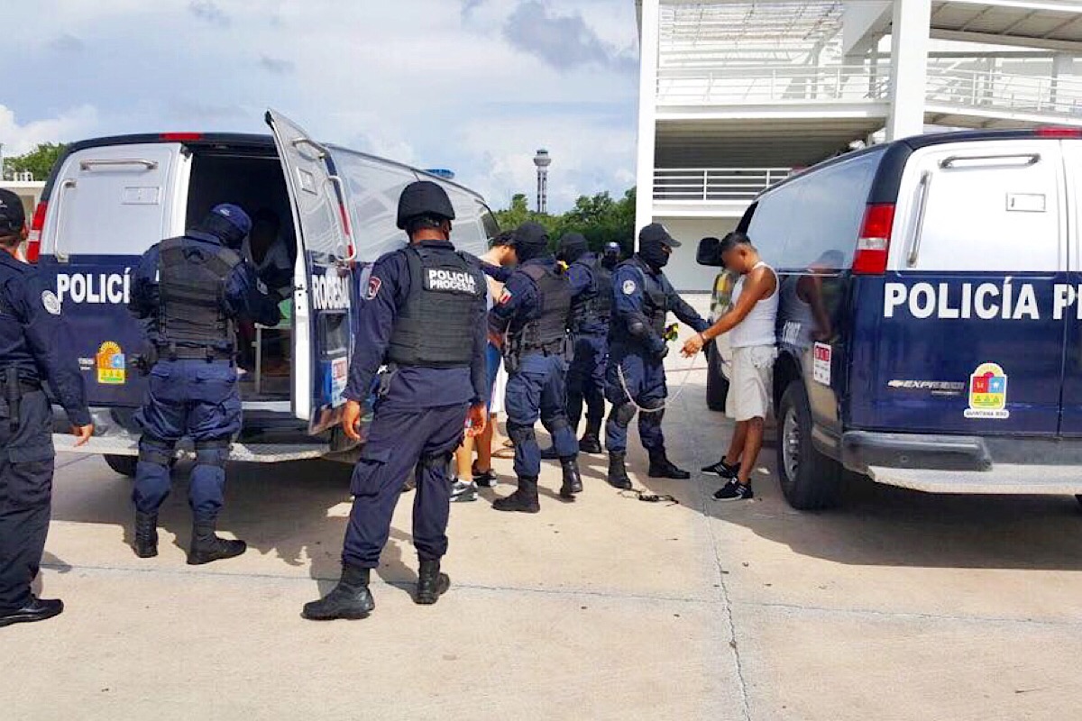 MUDAN A 10 DELINCUENTES A PRISIONES FEDERALES