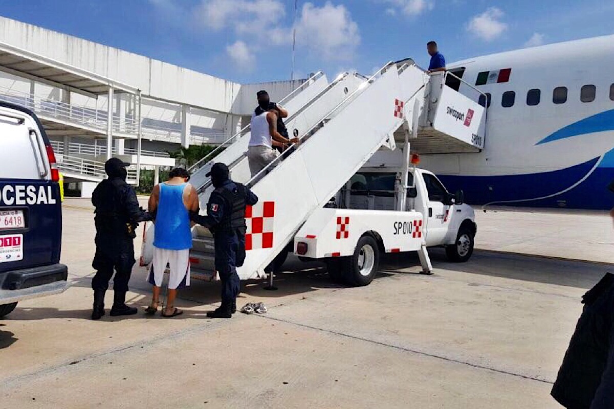 MUDAN A 10 DELINCUENTES A PRISIONES FEDERALES