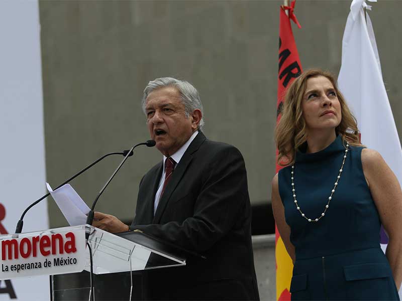 Ofrece AMLO mano abierta a adversarios y revocación de mandato