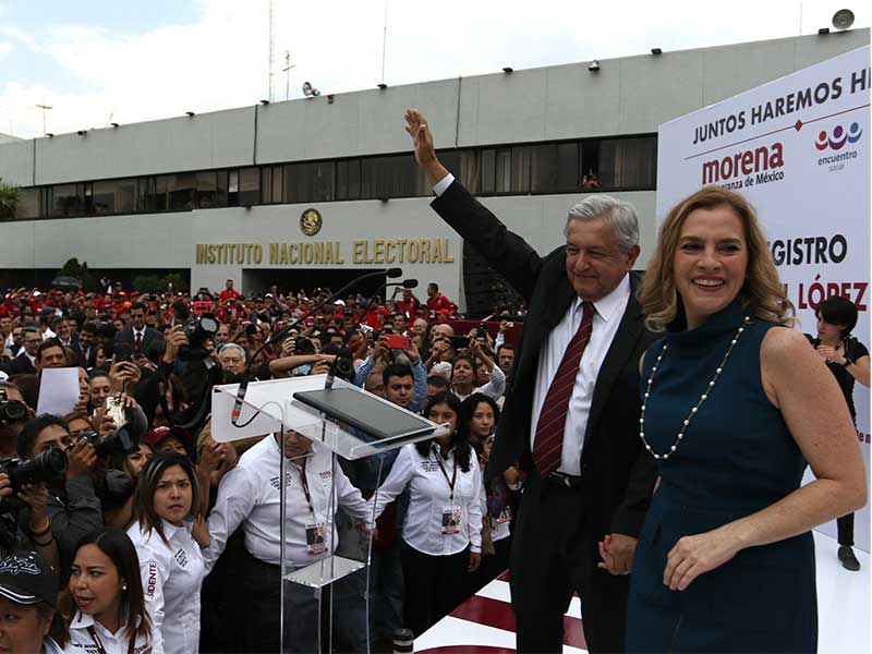 Ofrece AMLO mano abierta a adversarios y revocación de mandato