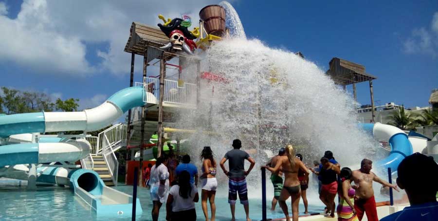 Ocho toboganes, la nueva atracción del club de playa el Pescador