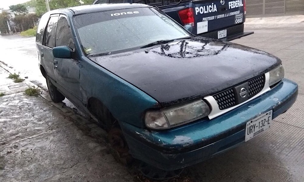 Abandonan auto robado en la Región 230