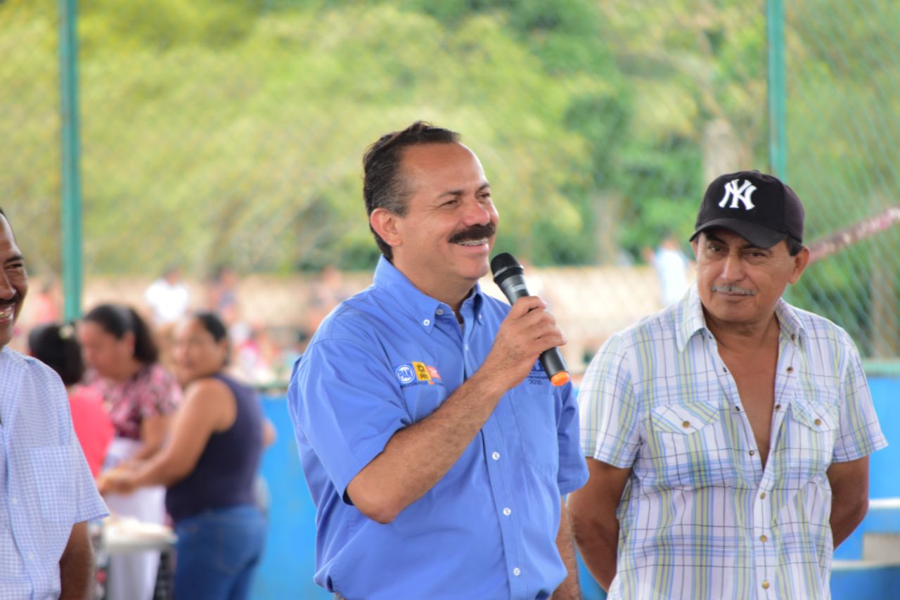 Julián Ricalde recibe apoyo de 17 comunidades rurales