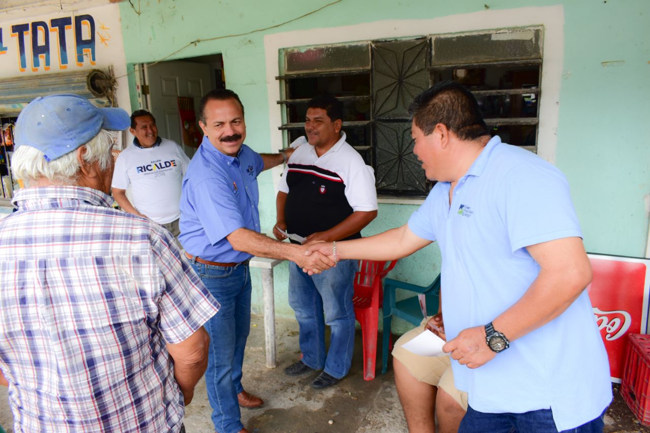 Julián Ricalde recibe apoyo de 17 comunidades rurales