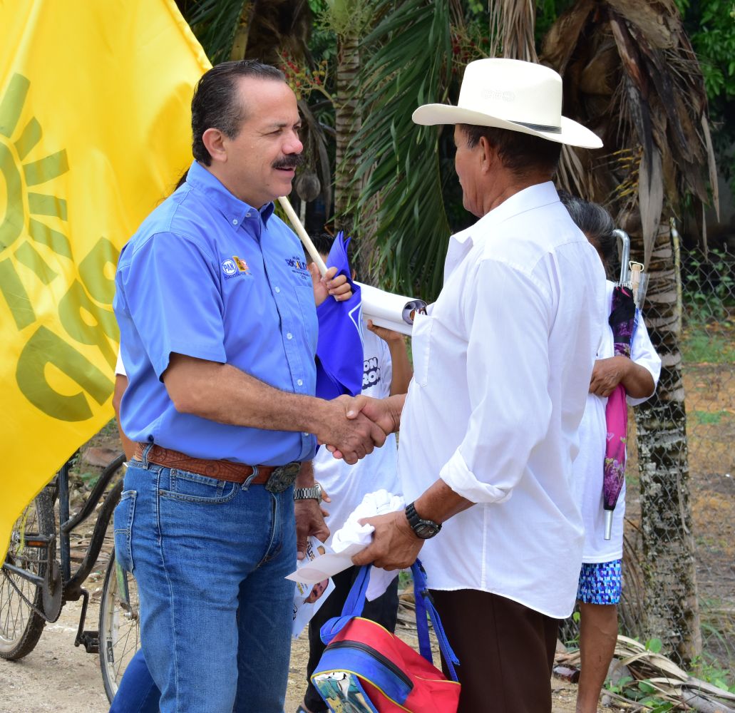 Julián Ricalde recibe apoyo de 17 comunidades rurales