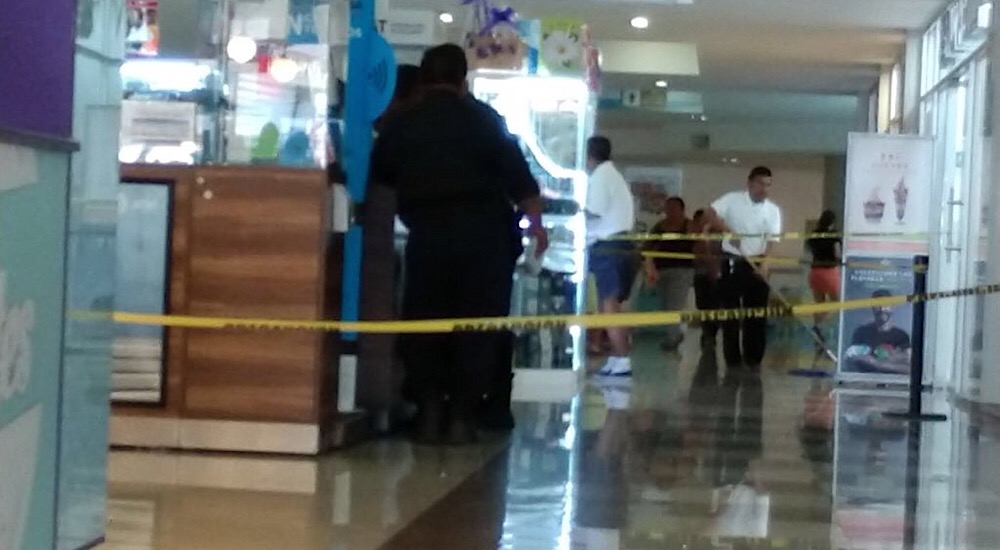 En la madre; asaltan casa de empeño en Plaza Las tiendas