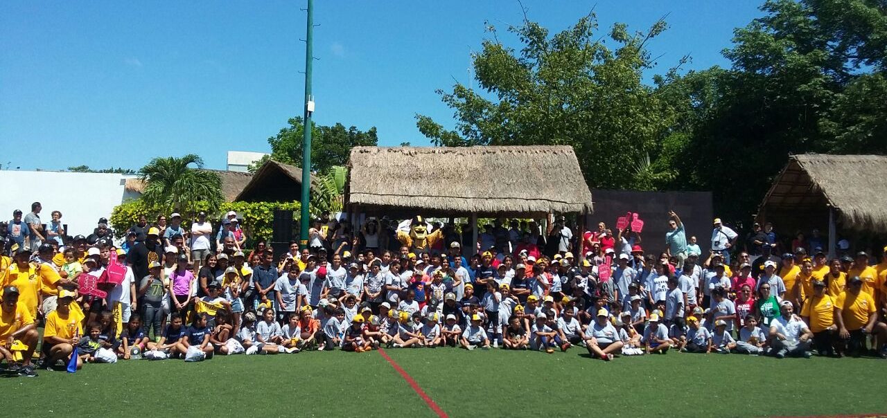 Conviven Steelers con afición de Cancún