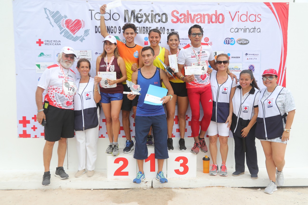 Gana Rosa Cruz y Roboan Espinoza carrera de la Cruz Roja