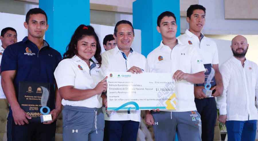 El gobernador Carlos Joaquín entrega el Premio Estatal del Deporte 2018