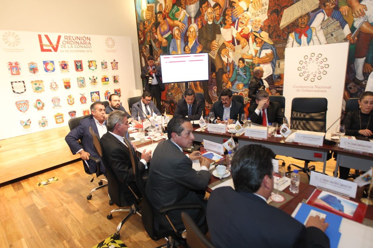 Carlos Joaquín asiste a una reunión que el presidente AMLO sostuvo con gobernadores