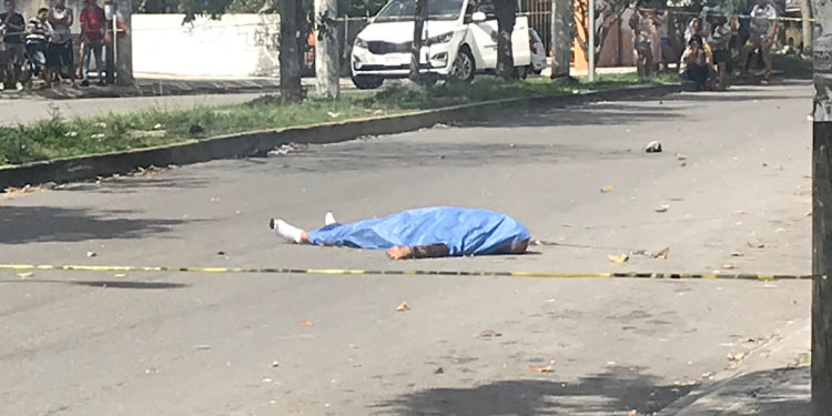 Asesinato a plena luz del día y testigos ni se inmutan