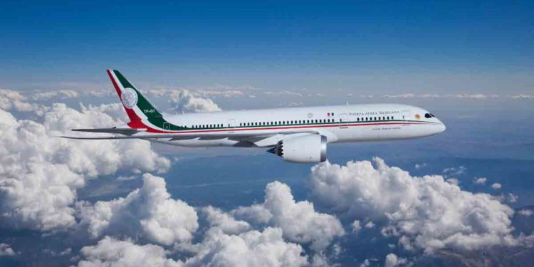 Así es el avión presidencial que regresa a México para su subasta
