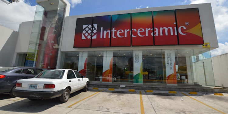 Asaltan Interceramic y Sanborns a plena luz del día