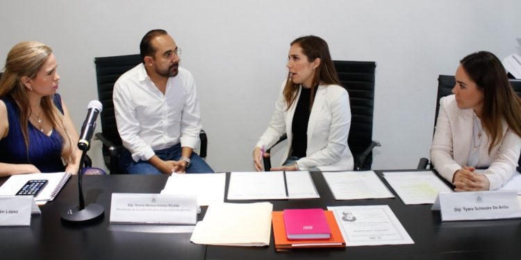 Afinan detalles para la realización del Primer Parlamento de Mujeres