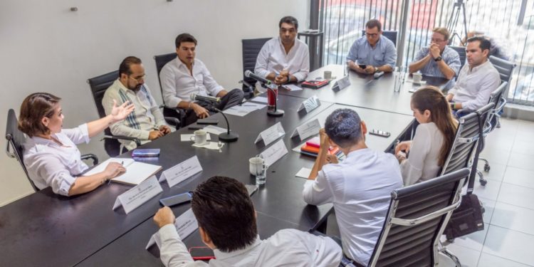 Se reúnen legisladores con representantes de empresa recolectora de basura en Cancún