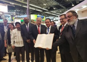 Llevan a España la Constitución de Quintana Roo traducida a la lengua maya