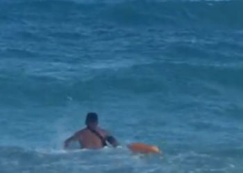 Rescatan a tres turistas de ahogarse en Cozumel