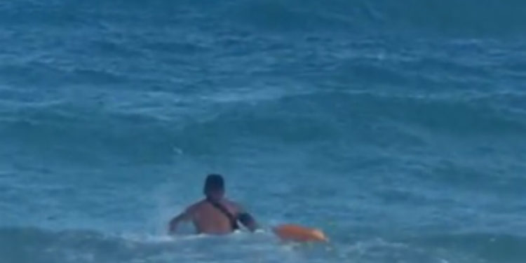 Rescatan a tres turistas de ahogarse en Cozumel