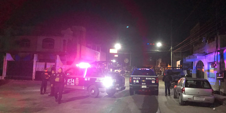 Abaten agentes ministeriales a mujer en balacera; hay un presunto delincuente baleado