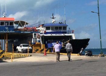 Desfilan interesados en comprar viejos transbordadores