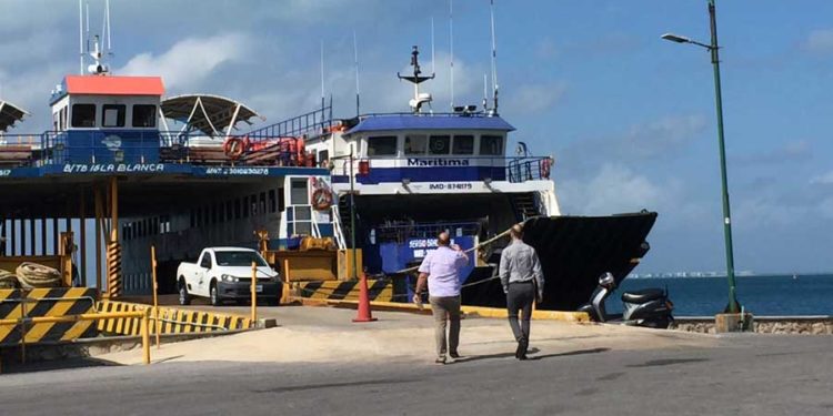 Desfilan interesados en comprar viejos transbordadores