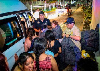 Trabajo coordinado en el rescate de 15 náufragos en Isla Mujeres