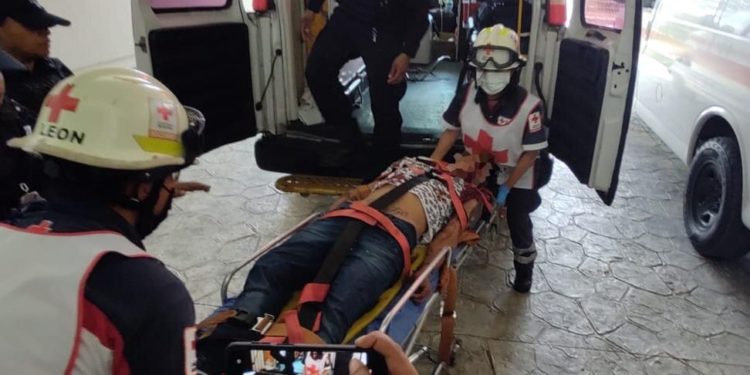 Tres baleados en lavadero de autos de la Región 237; podrían fallecer en las próximas horas