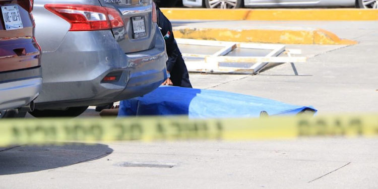 Ejecutan a hijo de mujer policía en la plaza Cancún Mall
