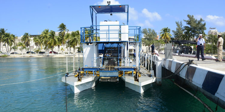 Para mantener las playas libres de sargazo, arriba a Quintana Roo el buque sargacero costero ARM “Fluitans” (BSC-201)