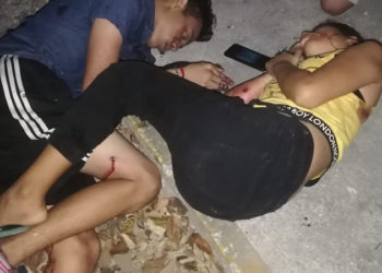 Disparan a discreción contra pareja en Paseos del Mar; el hombre muere y ella está grave