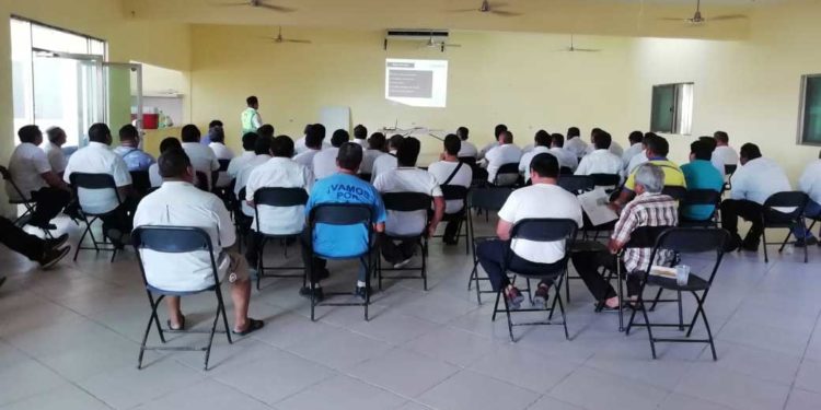 Taxistas reciben capacitación por parte de Inmoveqroo