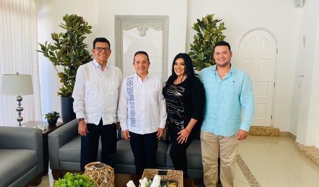 Fernando “Toro” Valenzuela visita casa de gobierno