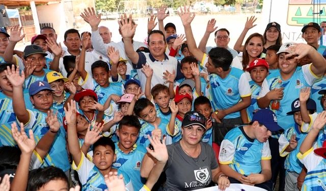 Entregan material deportivo del programa PROBEIS