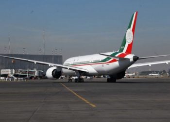 La Fuerza Aérea guardará el avión presidencial, si te lo sacas en la rifa: AMLO