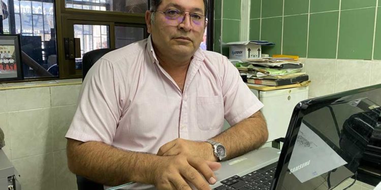 Intervienen autoridades en conflicto entre taxistas rojos y verdes