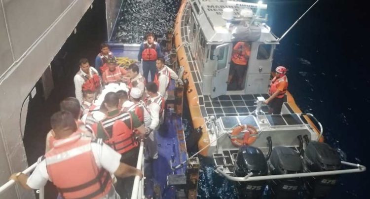 Realiza SEMAR evacuación médica en Crucero cerca de Isla Mujeres