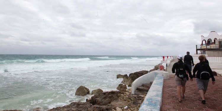 Surada provoca cierre de puerto a la navegación menor