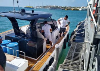 La Semar rescata yate con tres tripulantes en altamar