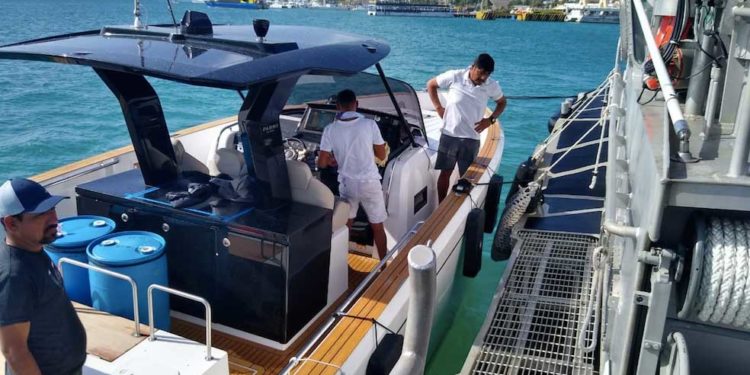 La Semar rescata yate con tres tripulantes en altamar