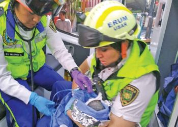 Mujer lanza a su recién nacida desde una azotea