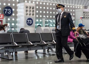 Pasajeros no ven los protocolos contra coronavirus en el aeropuerto