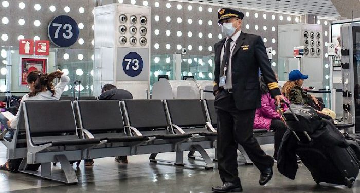 Pasajeros no ven los protocolos contra coronavirus en el aeropuerto