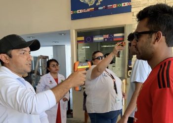 Viajeros a Isla Mujeres deben pasar por termómetros infrarrojos