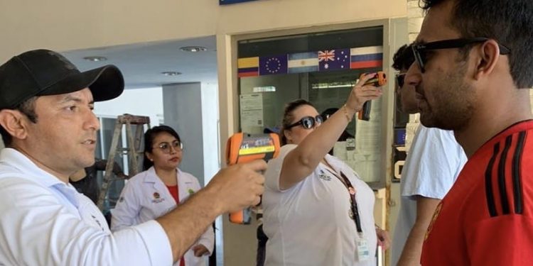 Viajeros a Isla Mujeres deben pasar por termómetros infrarrojos