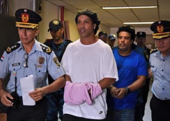 Jueza dicta prisión preventiva para Ronaldinho