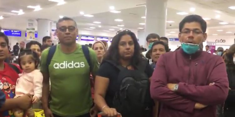 Piden apoyo peruanos varados en Cancún y mexicanos atorados en Perú
