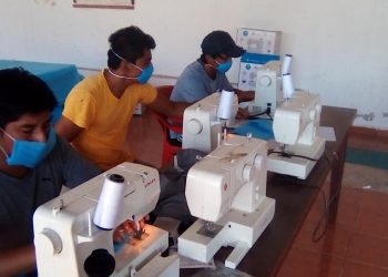 Reos de Playa del Carmen elaboran 1,500 cubrebocas por semana