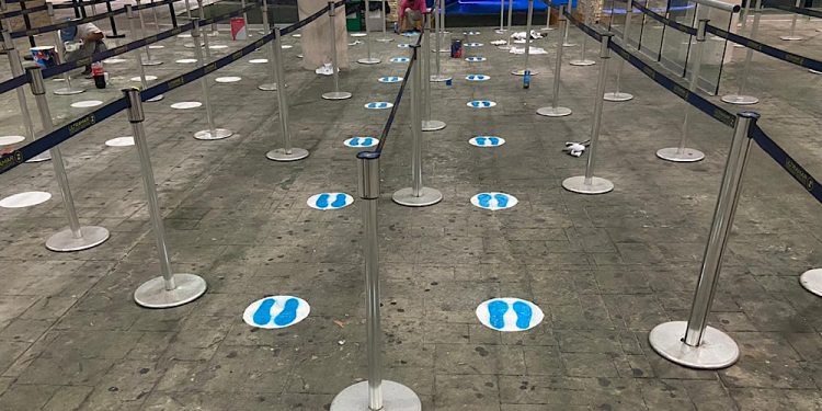 Marcan en muelles, la distancia que deben guardar las personas para prevenir contagios Covid-19